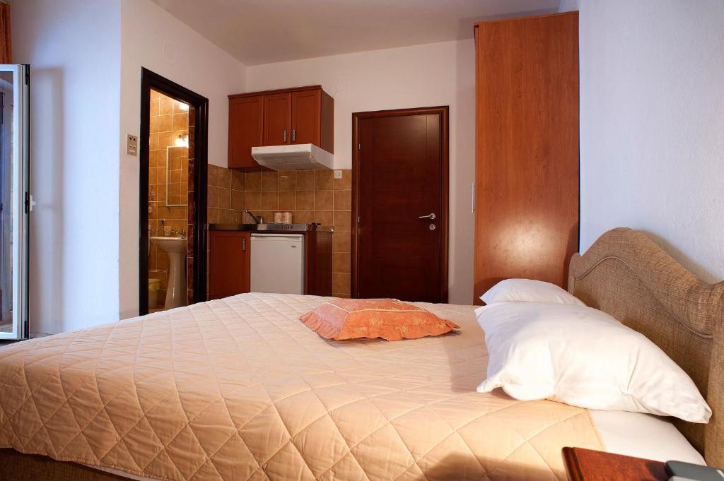 Apartments Vuksic Sveti Stefan Bilik gambar