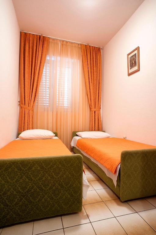 Apartments Vuksic Sveti Stefan Bilik gambar